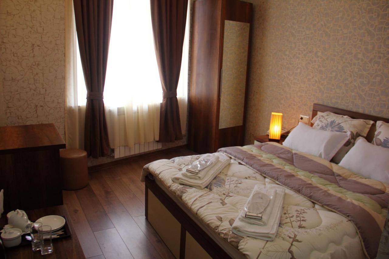 Moon Light Hotel Tbilisi Buitenkant foto