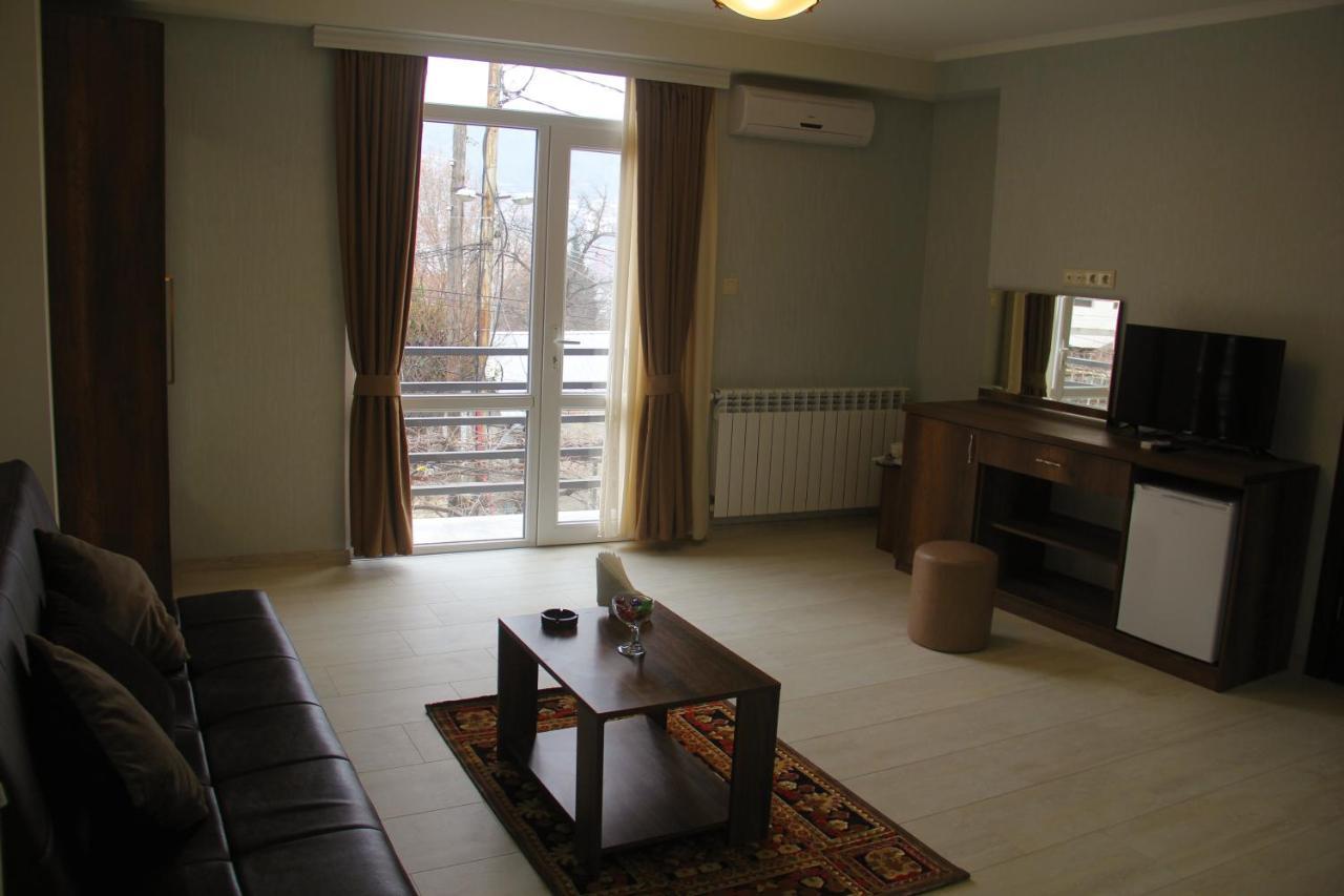 Moon Light Hotel Tbilisi Buitenkant foto