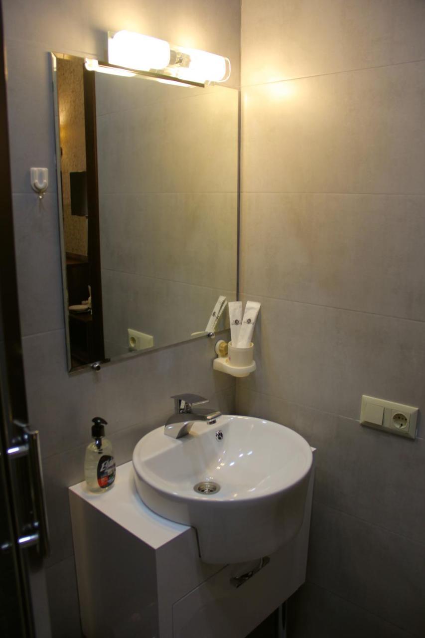 Moon Light Hotel Tbilisi Buitenkant foto