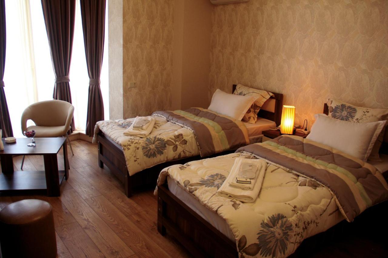 Moon Light Hotel Tbilisi Buitenkant foto