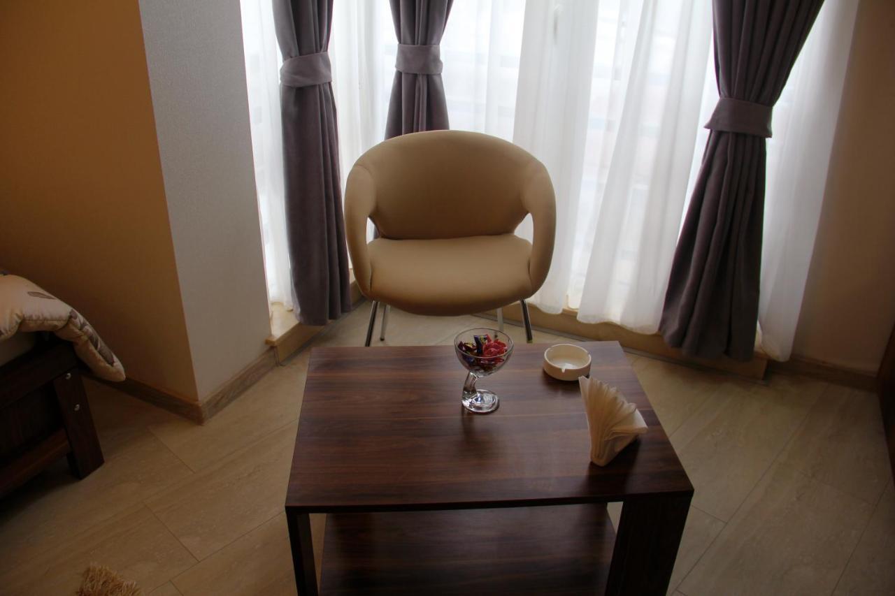 Moon Light Hotel Tbilisi Buitenkant foto