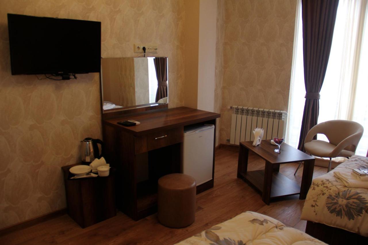 Moon Light Hotel Tbilisi Buitenkant foto