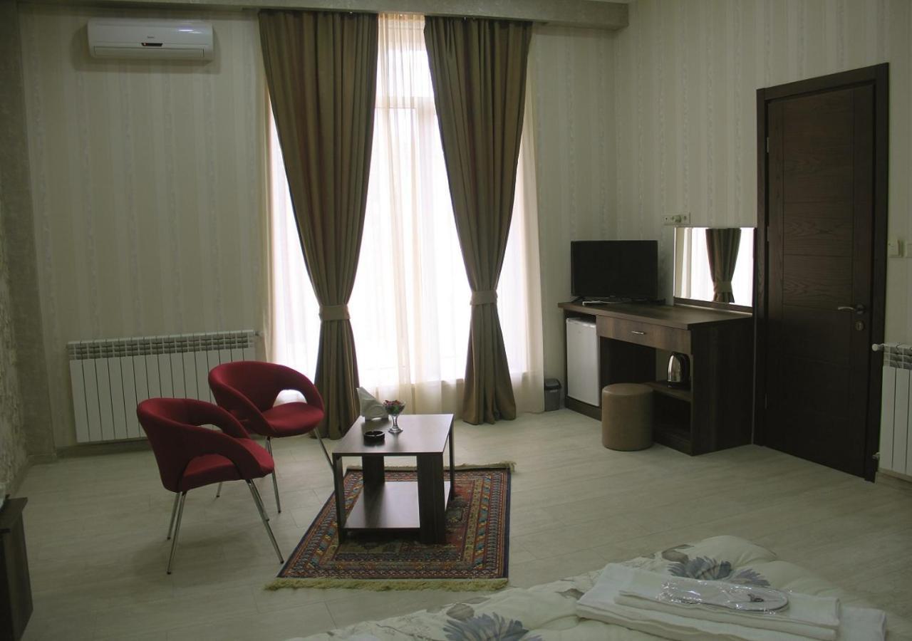 Moon Light Hotel Tbilisi Buitenkant foto