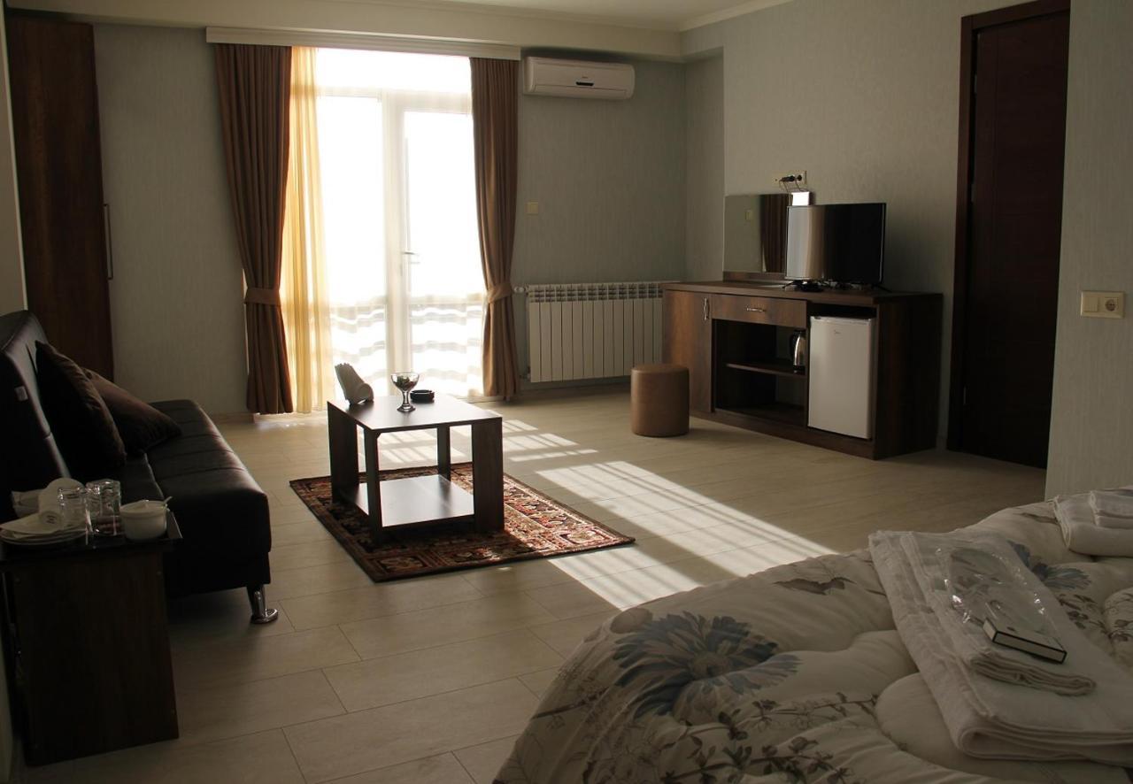 Moon Light Hotel Tbilisi Buitenkant foto