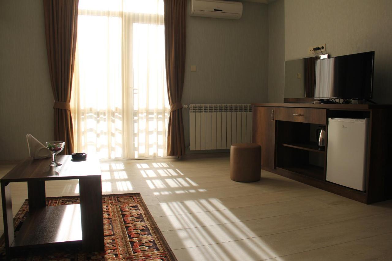 Moon Light Hotel Tbilisi Buitenkant foto