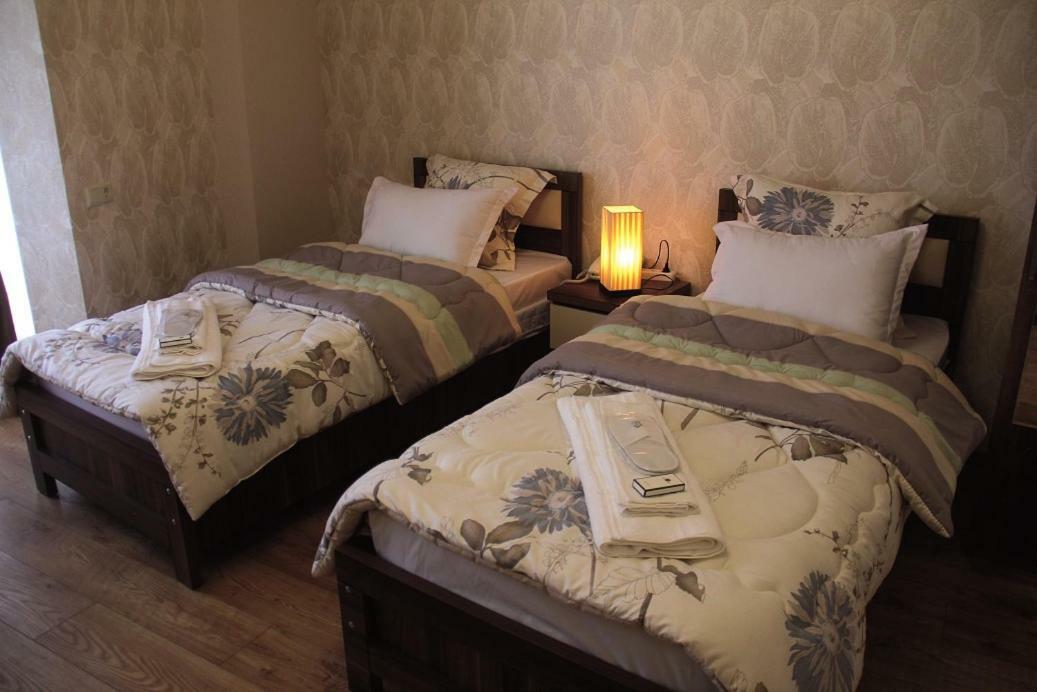 Moon Light Hotel Tbilisi Buitenkant foto